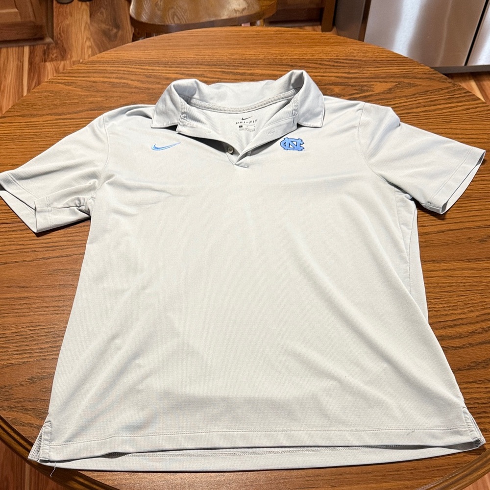 Nike Tar Heels Men's Gray Polo Shirt with Blue Logo